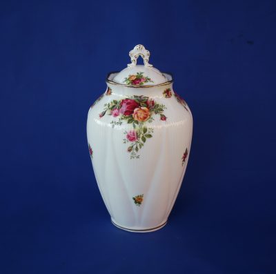 Βάζο μεγάλο σκεπαστό Old Country Roses Πορσελάνη Royal Albert