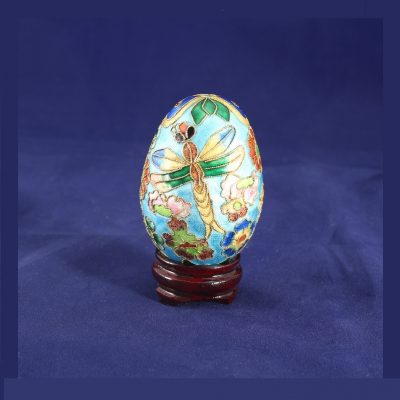 Αυγό μικρό Cloisonné με φόντο Γαλάζιο με λουλούδια και έντομα