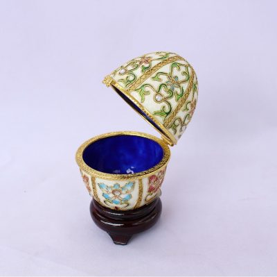 Αυγό Cloisonné  με ανθάκια και φύλλα, ανοιγόμενο-με ξύλινη βάση - Image 2